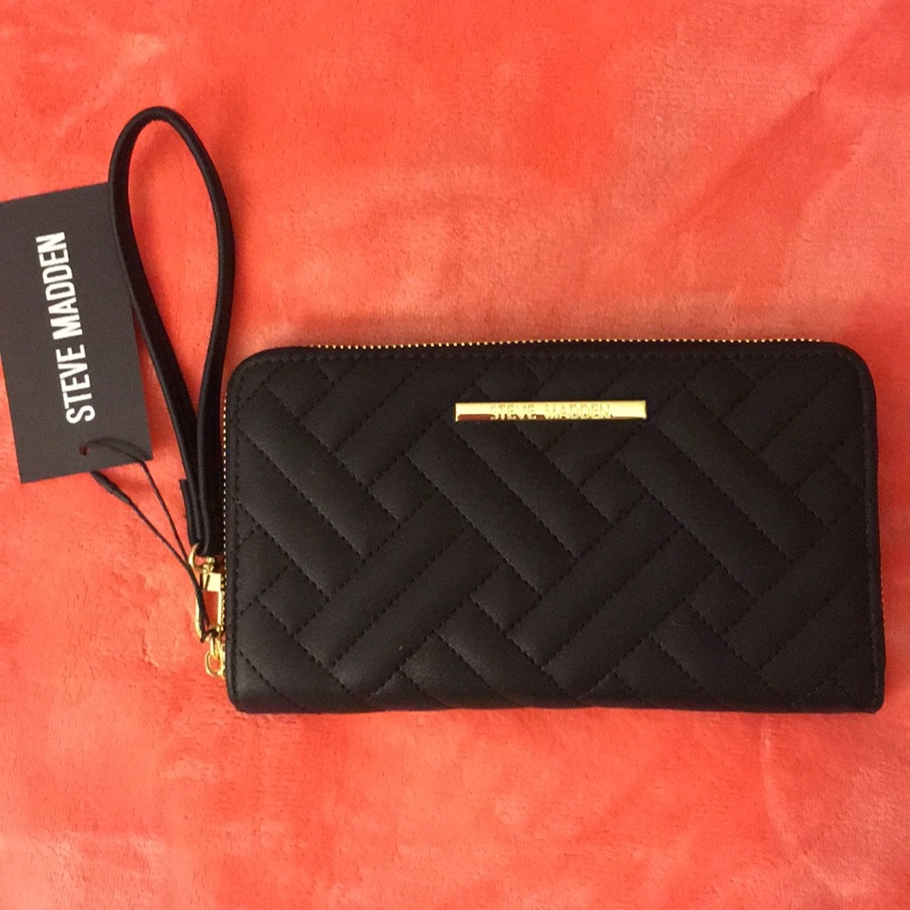 Steve Madden Wristlet
